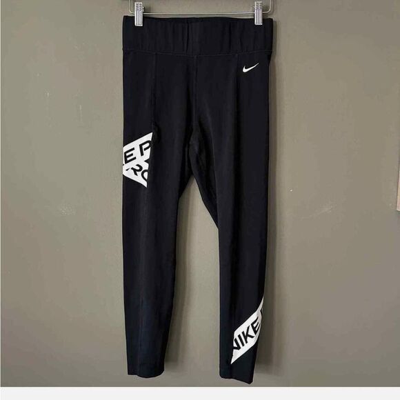 NIKE BLACK PRO LOGO CAPRI LEGGINGS MEDIUM - Picture 3 of 8